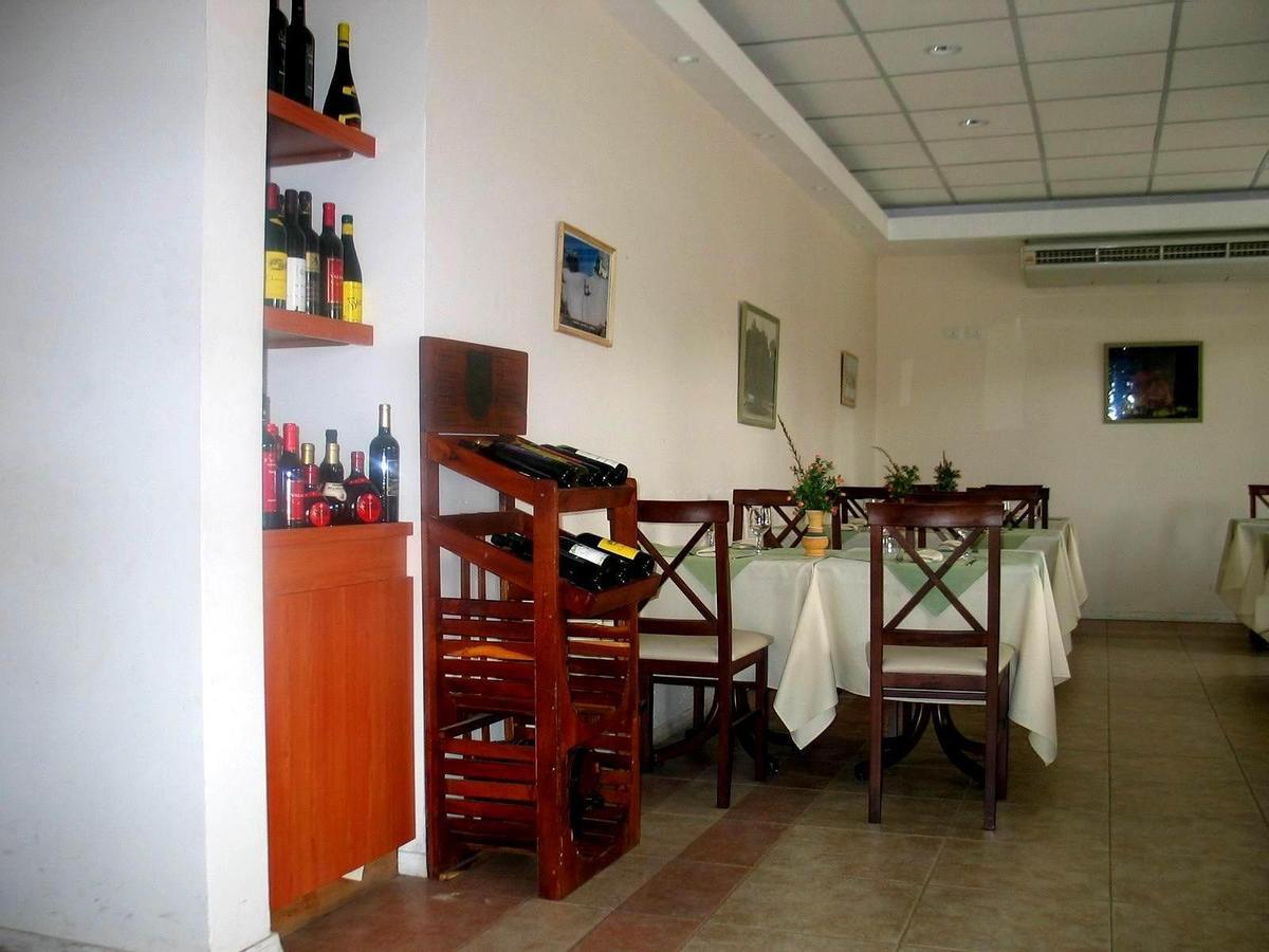 Hotel Del Centro Aimogasta Bagian luar foto